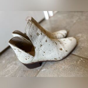 Coconuts by Matisse Pronto Cow Hide Bootie
